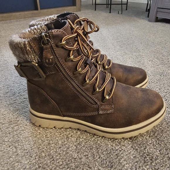 CLIFFS BY WHITE MOUNTAIN BOOTS - Picture 1 of 5